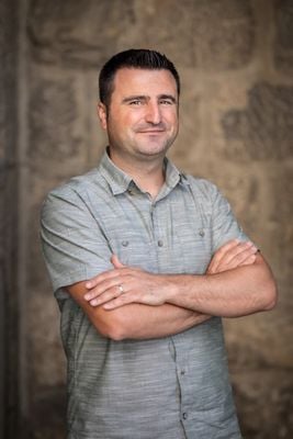 DECENT REAL ESTATE S.R.L