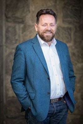 DECENT REAL ESTATE S.R.L