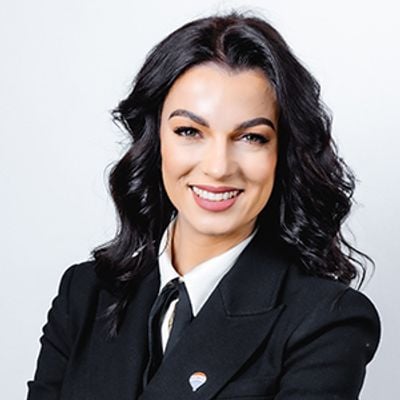  Cristina Ungur