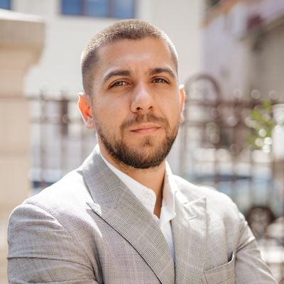  Adrian Mantu