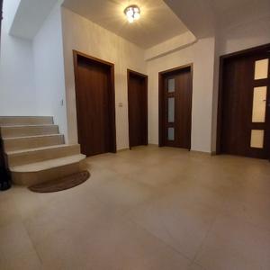 Apartament cu 4 camere decomandat în Bucureștii Noi