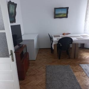 Casă individuală cu 5 camere cu Teren 170 Mp în Casa de Cultură