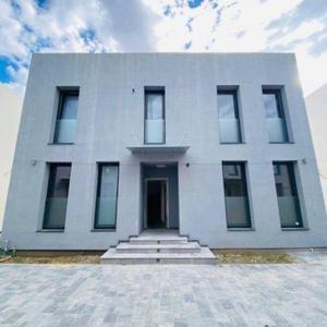 Casă cu 5 camere cu Teren 170 Mp în Central