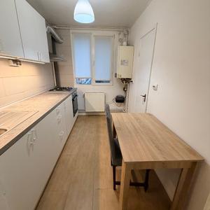 Apartament cu 3 camere decomandat în Lujerului