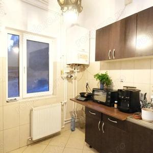 Apartament cu 3 camere semidecomandat în Dorobanți