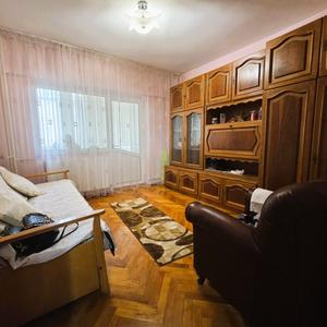 Apartament cu 3 camere decomandat în Pelican