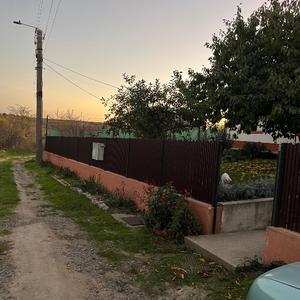 Casă individuală cu 4 camere cu Teren 2500 Mp în Central