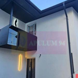 Casă cu 4 camere cu Teren 174 Mp în Văcăresti