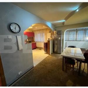 Apartament cu 4 camere decomandat în Central