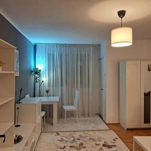 Garsonieră decomandată în Titan