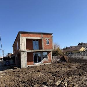 Casă cu 4 camere în Spitalul Județean