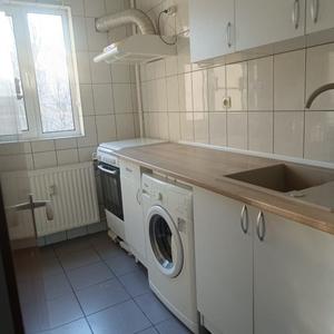 Apartament cu 3 camere decomandat în Drumul Taberei