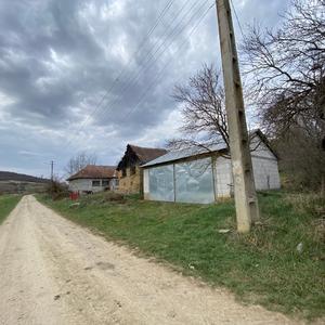 Casă individuală cu 2 camere cu Teren 2800 Mp în Geaca