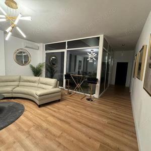 Apartament cu 4 camere semidecomandat în Moșnița Nouă