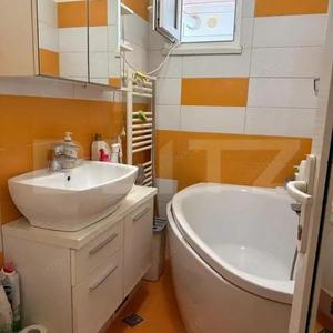 Apartament cu 3 camere decomandat în Noua