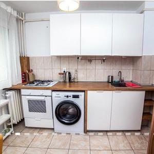 Apartament cu 3 camere semidecomandat în Titan