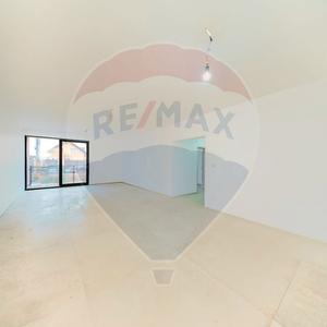 Casă cu 5 camere cu Teren 500 Mp în Central