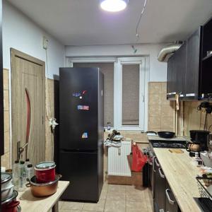 Apartament cu 3 camere decomandat în Dristor