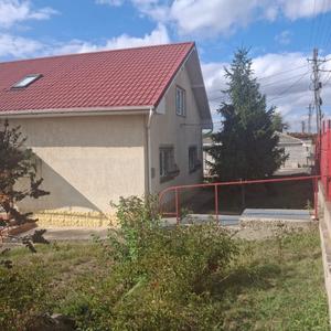 Casă individuală cu 5 camere cu Canalizare în Poarta Albă