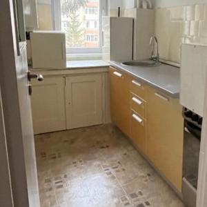 Apartament cu 3 camere decomandat în Astra