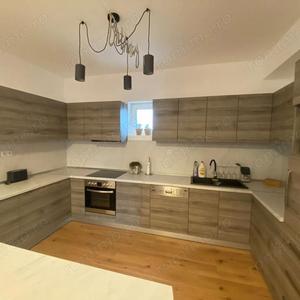 Casă cu 5 camere cu Teren 5000 Mp în Central