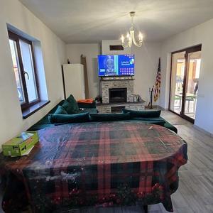 Casă cu 4 camere în Izvoarele