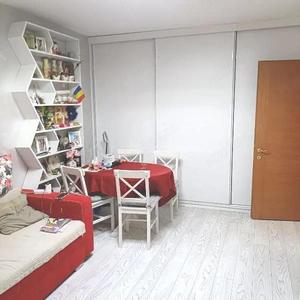 Apartament cu 3 camere decomandat în Drumul Taberei