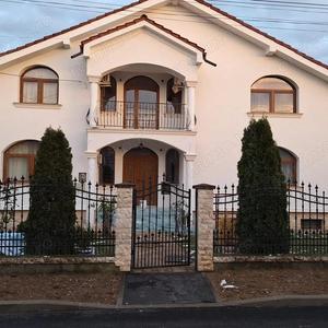 Casă cu 8 camere în Semicentral