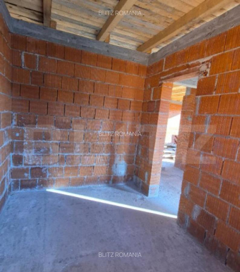 Casa la rosu, 3 camere, 145,31 mp utili, 715 mp teren, zona - 8