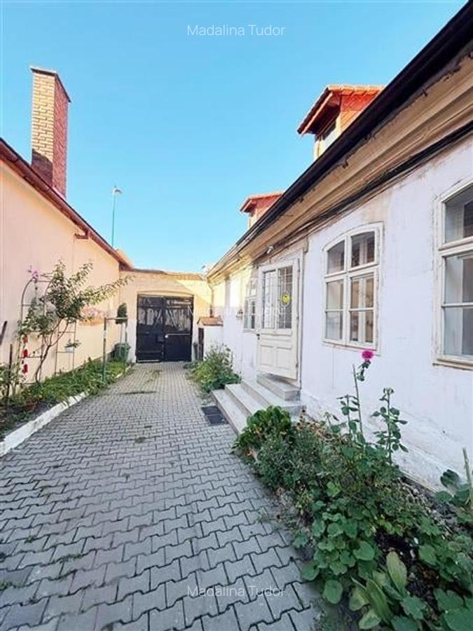 Casa de vanzare pretabila spatiu comercial / birouri,  2 camere, boxa si pod ren - 14