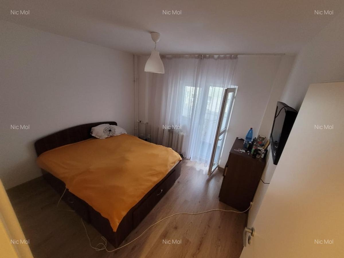 Proprietar inchiriez ap. 3cam 2bai decomandat 1980 6/10 renovat - 2