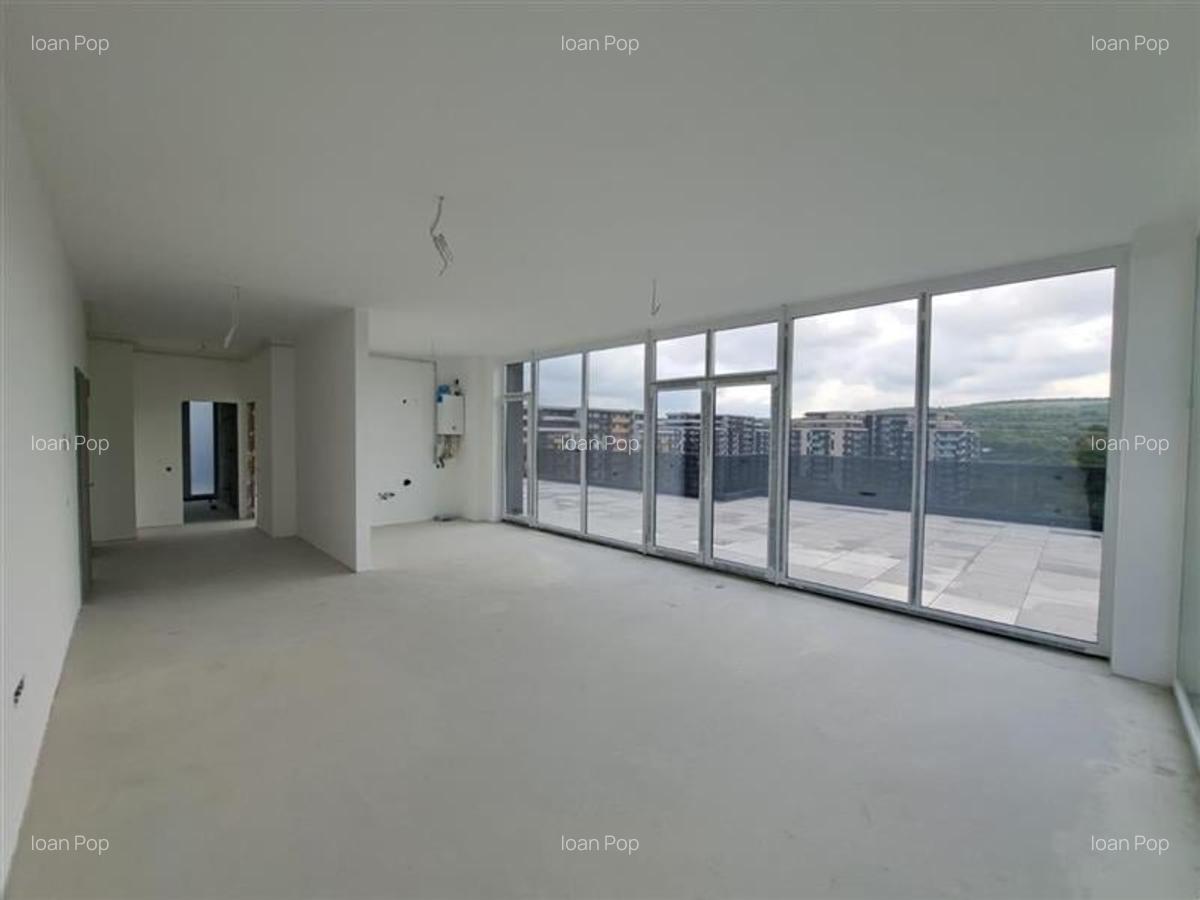 Penthouse, 110 mp utili + 137 mp terasa, situat in Sopor! - 2