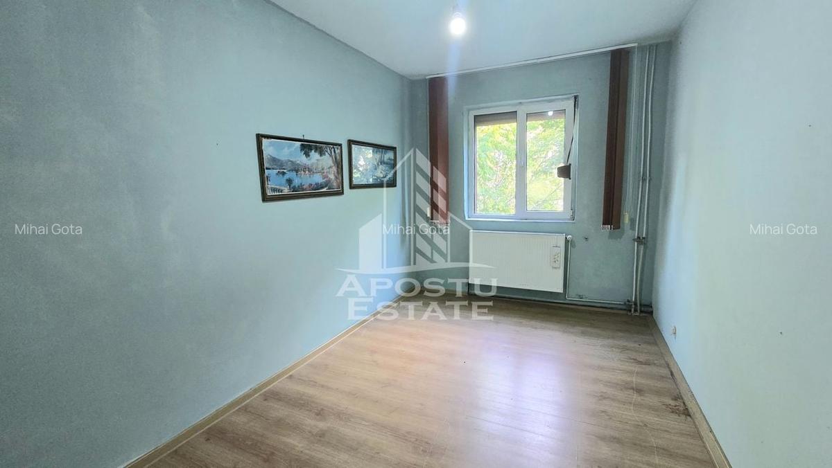 Apartament cu 4 camere, etaj intermediar, centrala proprie, zona Dacia - 4