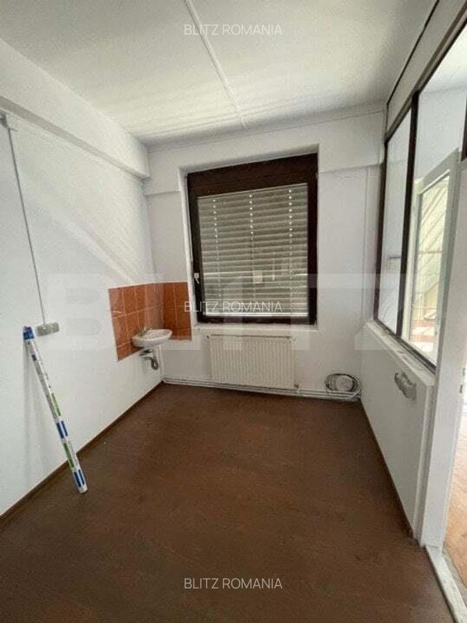 Casa cu 5 incaperi, 580mp, zona Carpati 1 - 3 Casa cu 5 incaperi, 580mp, zona Carpati 1 - 3