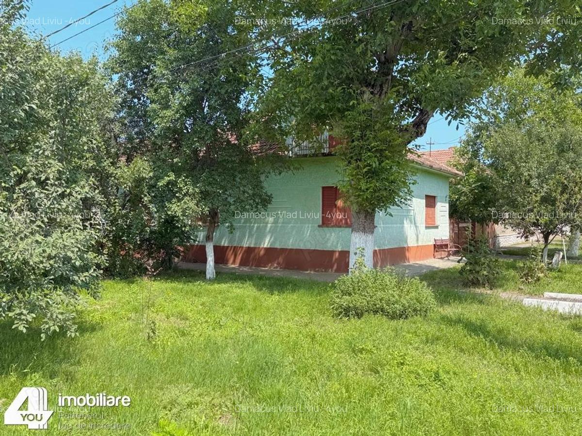 Casa 4 camere in Ineu str.Octavian Goga, teren 1079 mp pe col? - 2