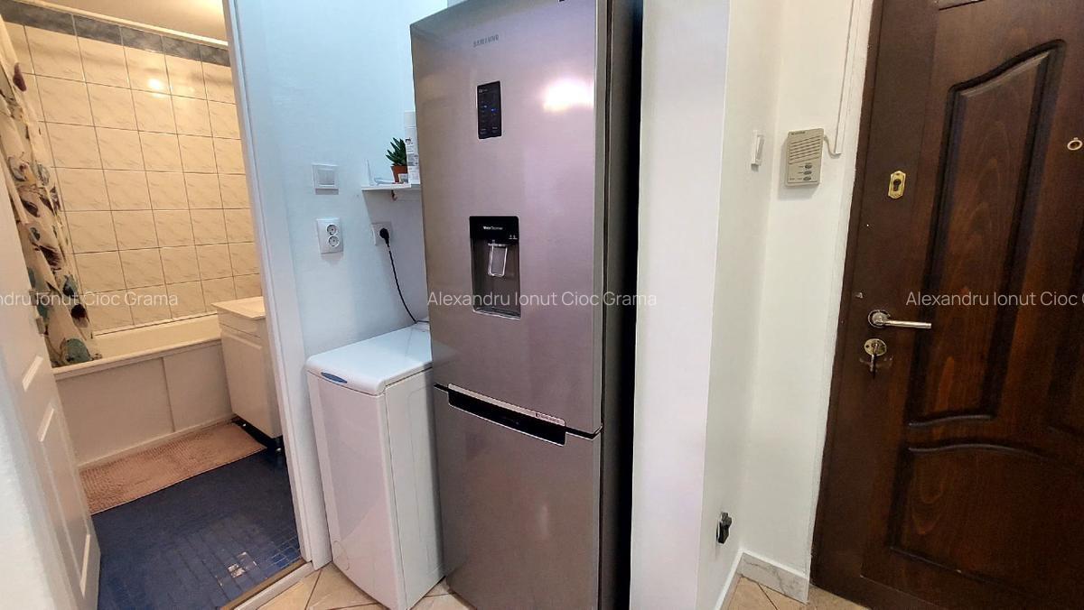 Garsoniera Mihai Bravu luminoasa vedere stradala - 4