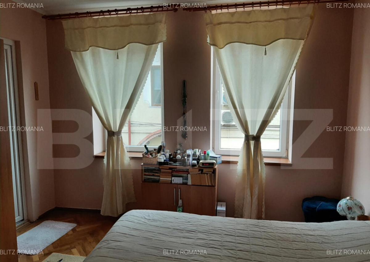 Casa de vanzare, cu 10 camere, suprafata utila 310 mp, zona - 13