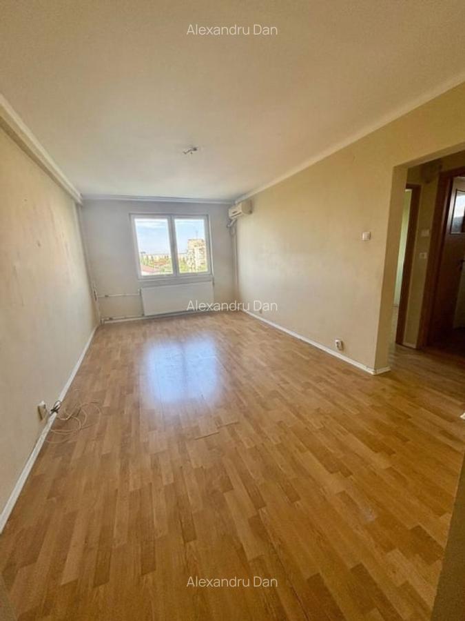 Apartament cu 3 camere semidecomandat în Crângași - 1