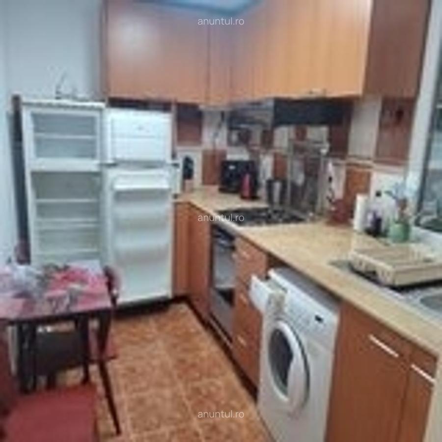 Eroii Revolutiei chiar langa metrou - 4