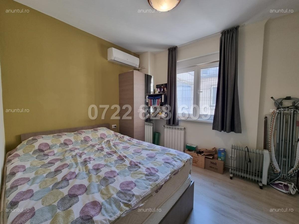 Piata Romana, langa Ambasada Angliei, 4 camere - 12