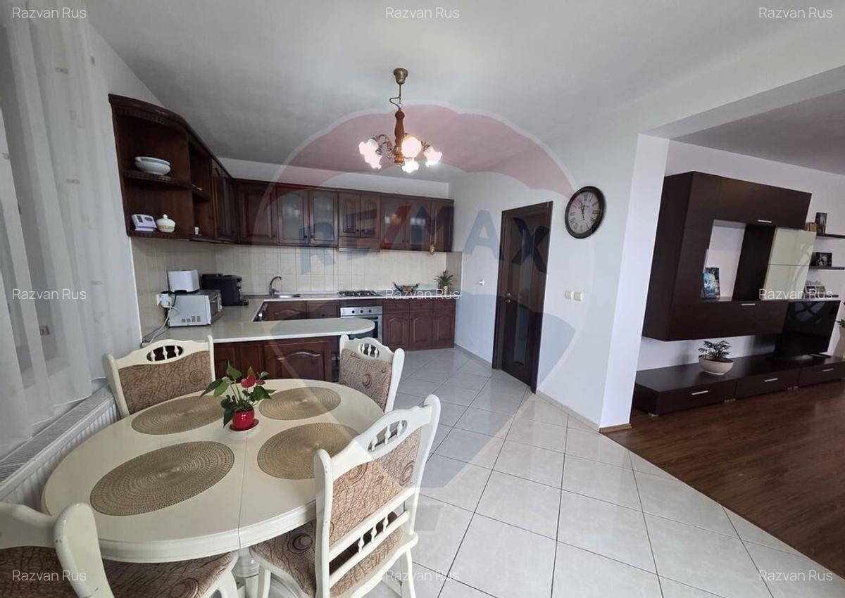 Casa de vis cu 4 dormitoare intr-o zona linistita din Sa... - 3