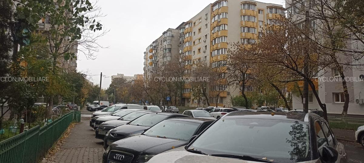 Vanzare apartament 3 cam dec la parter cu balcon stradal Petre Ispirescu sect 5 - 9