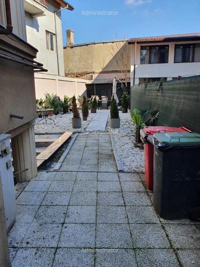 Piata Muncii-Decebal, vila 400mp /12 camere, curte 200mp - 2