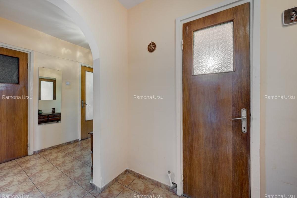 Apartament 3 camere decomandat Titan, Pta. 1 Decembrie - 10