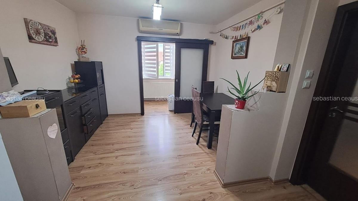 Apartament cu 3 camere decomandat în Aradului - 6