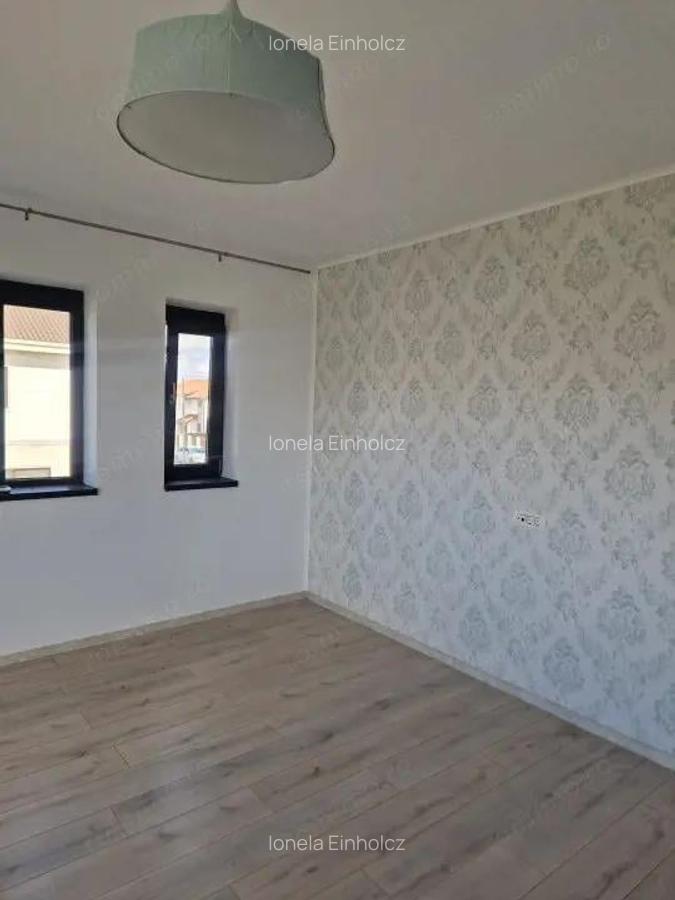 Duplex 4 camere, 154 mp utili, cu garaj si 2 fronturi stradale - Mosinita Noua - 9