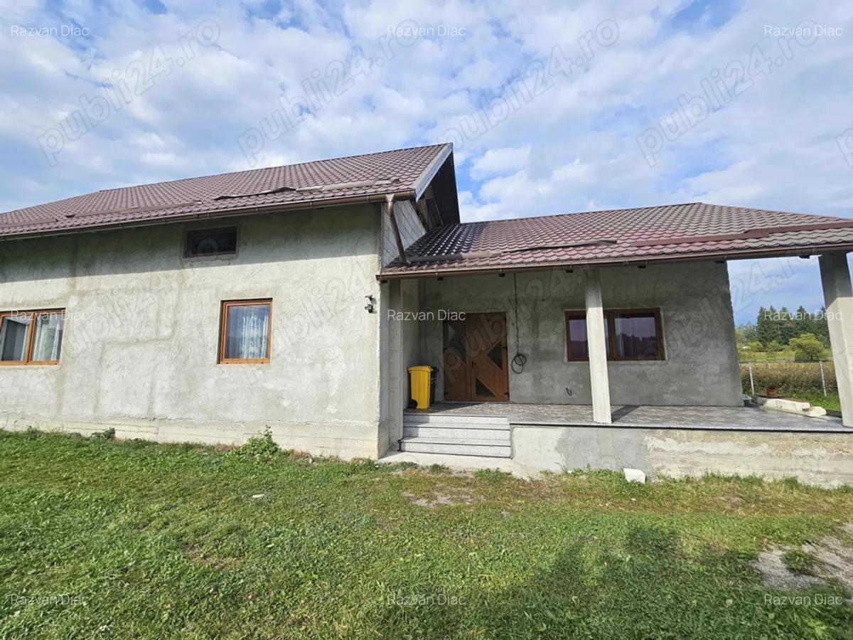 Casa spa?ioasa P+M de vanzare teren 1.000 mp Poiana Stampei, Suceava - 2