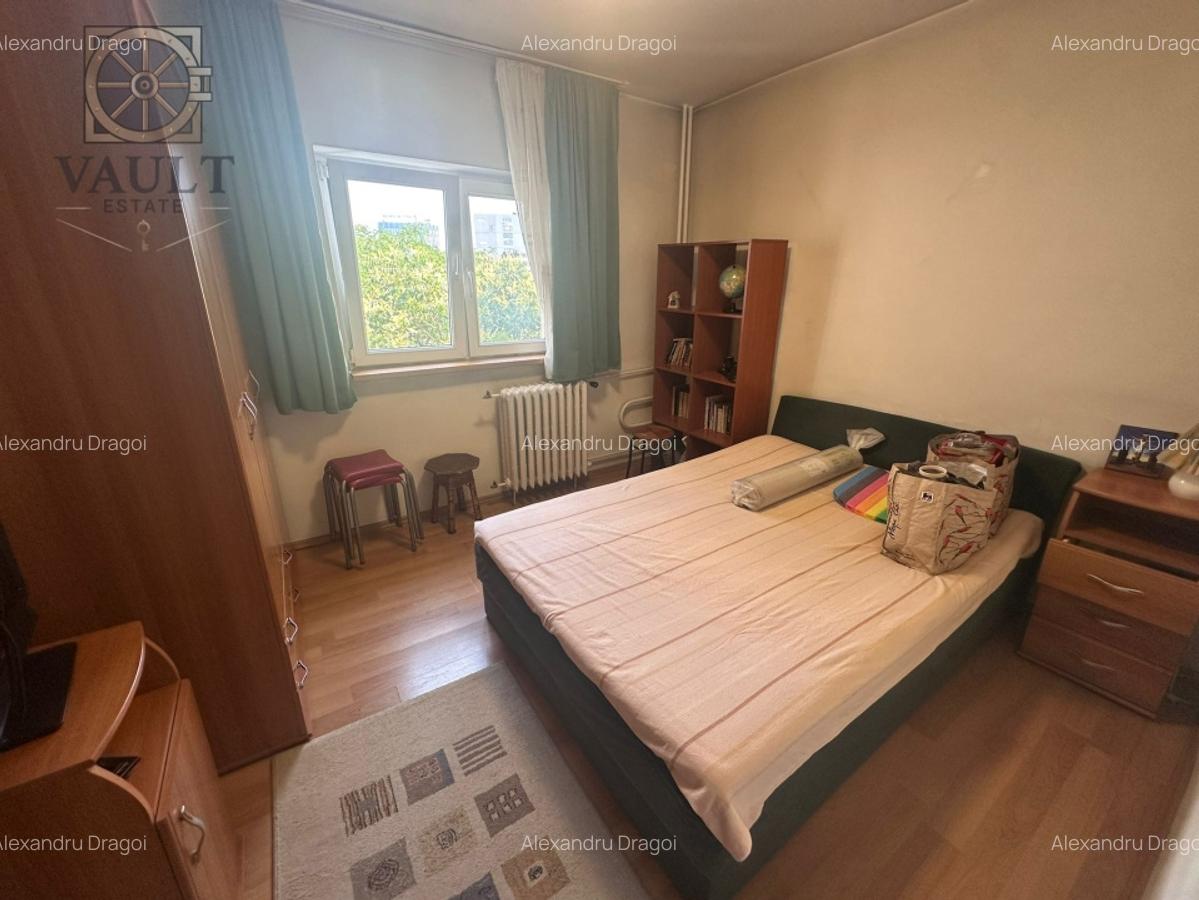 Apartament 3 camere- Decomandat- Titulescu -Piata Victoriei - 13