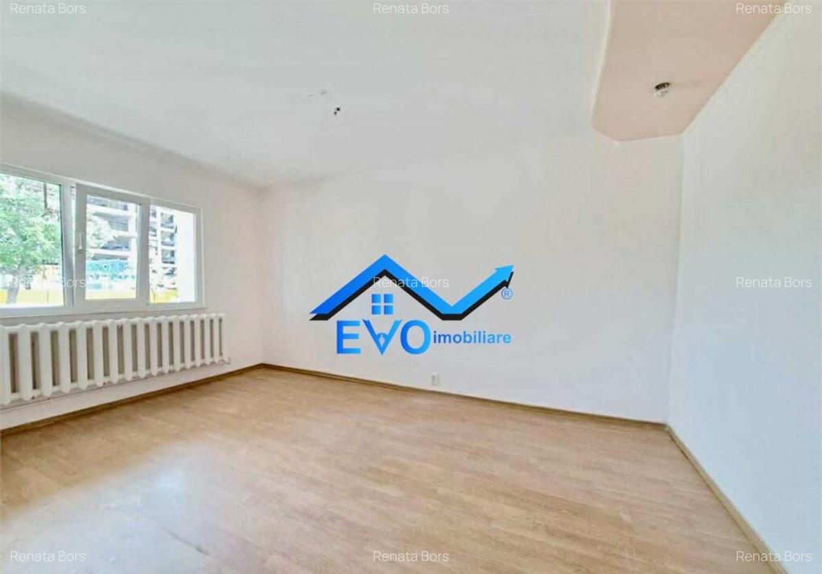 Apartament o camera, de , decomandat, cu boxa, renovat, Frum - 1