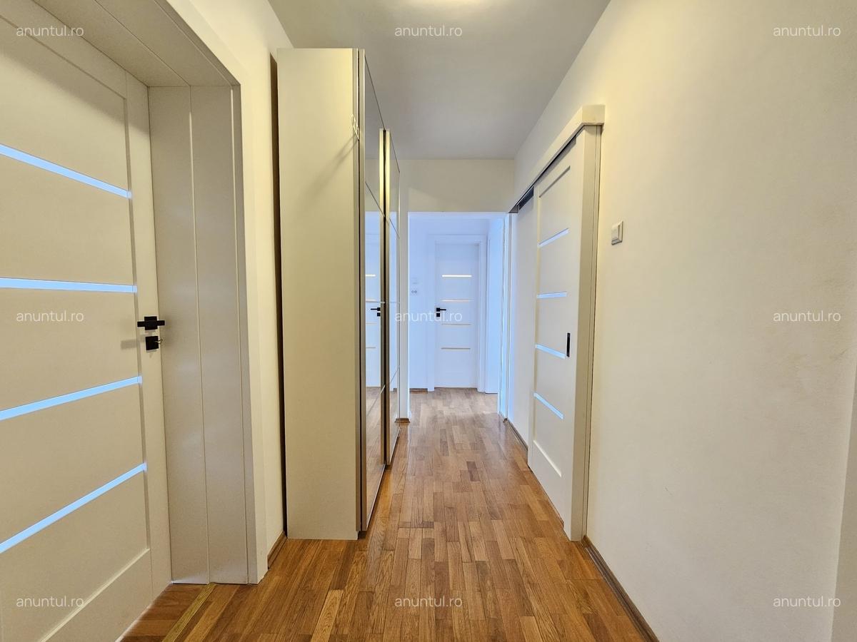 Piata Unirii, 3 camere, 83 mp central, investitie - 12